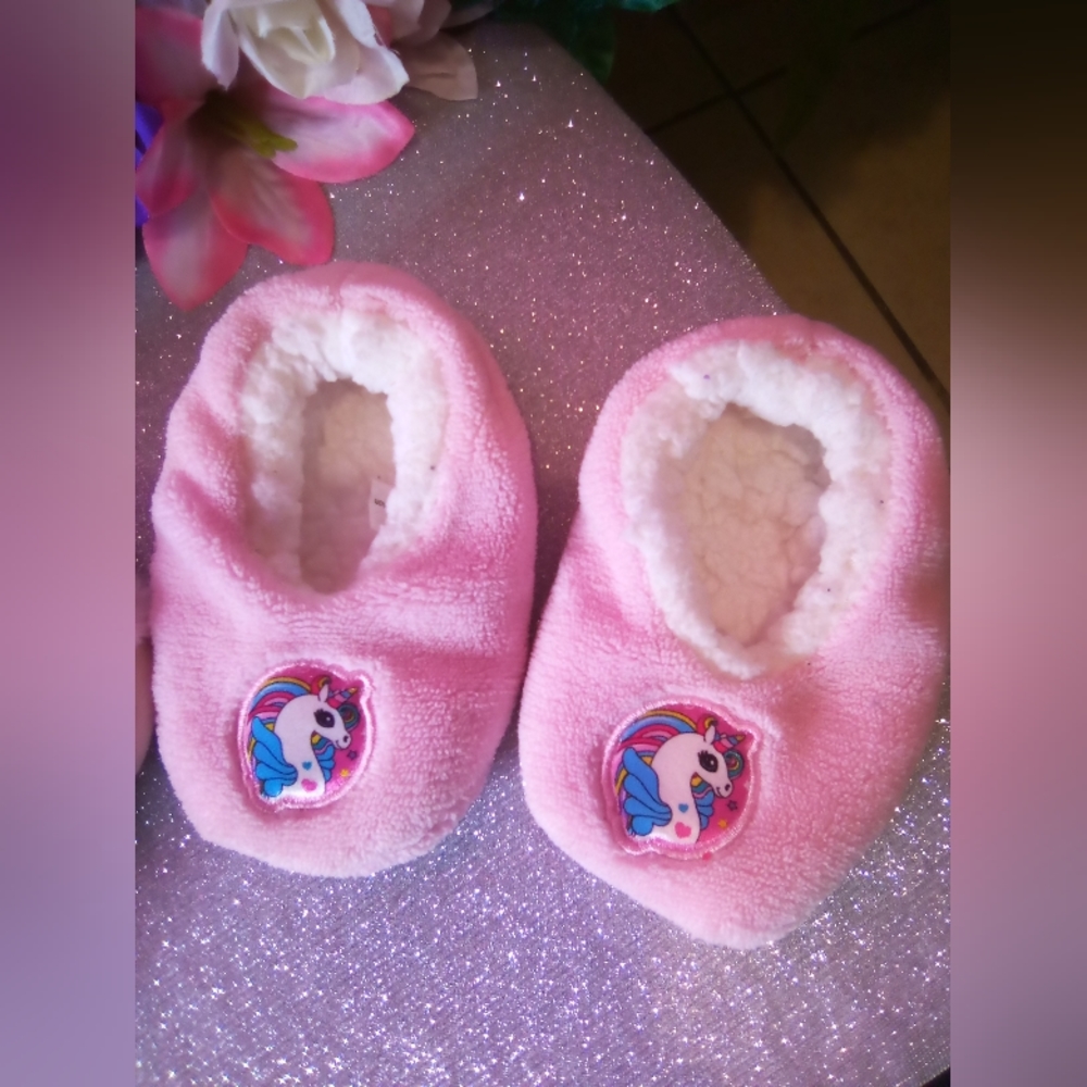 #173👉🏼 1- Pairs Of Lil Girl Pink🩷 House Slippers